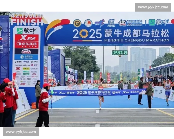 管油胜 21628 卫冕成马！冲线趴地藏着 12 年坚守